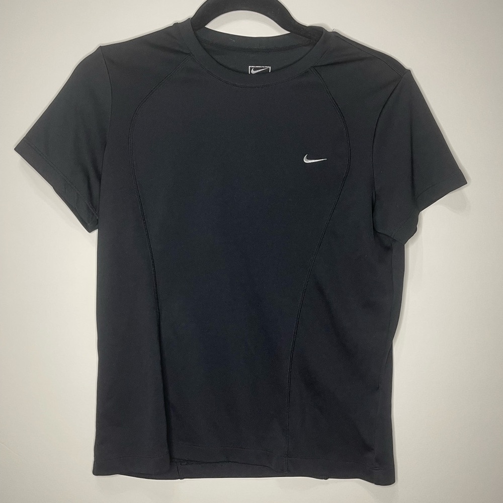 Nike Women’s Performance Short Sleeve Black Tee - Size Women’s Medium - Preloved